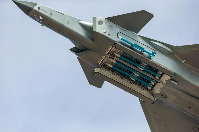 J-20 carrying four PL-15s in its main weapon bay and PL-10 in the side internal bays.